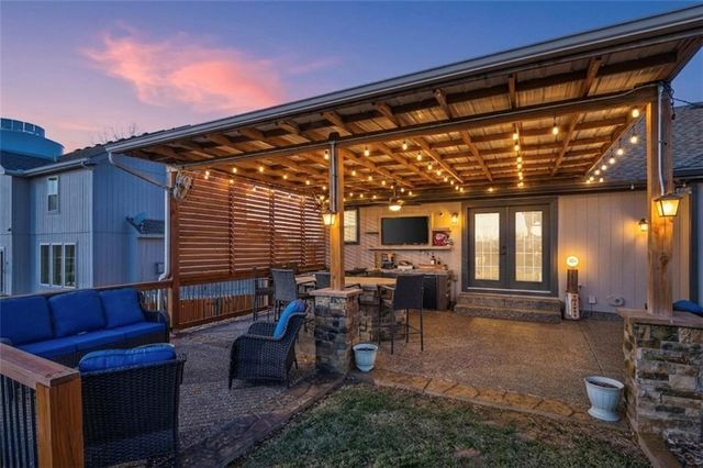 1004 SE Beatty Court, Blue Springs, MO 64014