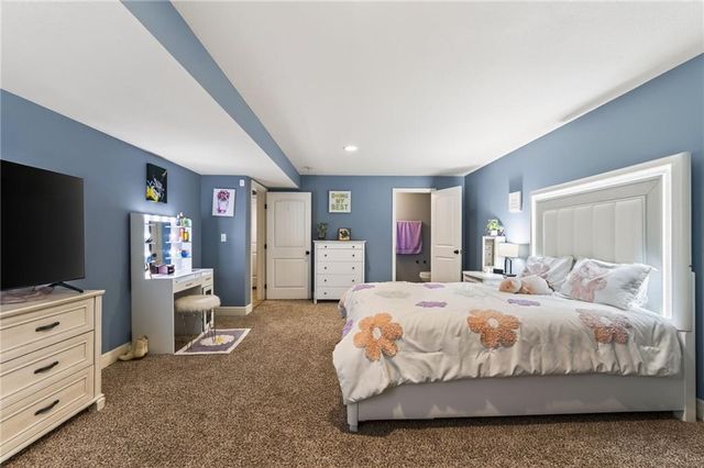 1004 SE Beatty Court, Blue Springs, MO 64014