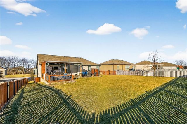 1004 SE Beatty Court, Blue Springs, MO 64014