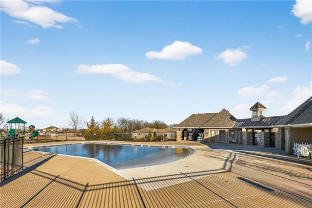 1004 SE Beatty Court, Blue Springs, MO 64014