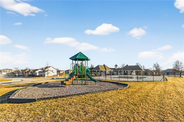 1004 SE Beatty Court, Blue Springs, MO 64014