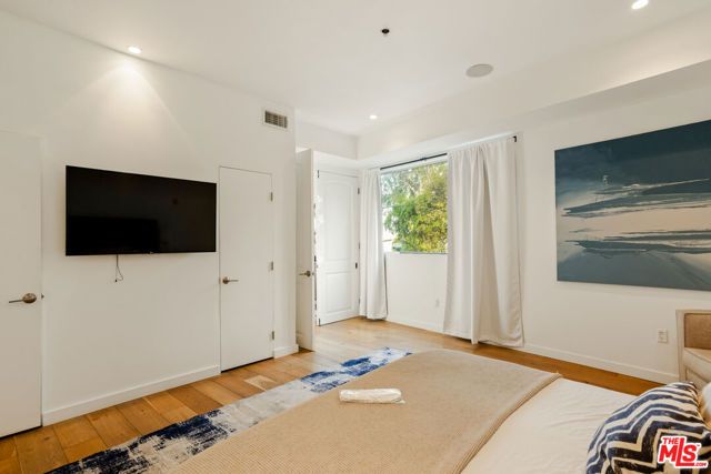 8469 FRANKLIN Avenue, West Hollywood, CA 90069