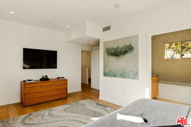 8469 FRANKLIN Avenue, West Hollywood, CA 90069