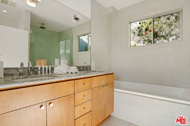 8469 FRANKLIN Avenue, West Hollywood, CA 90069