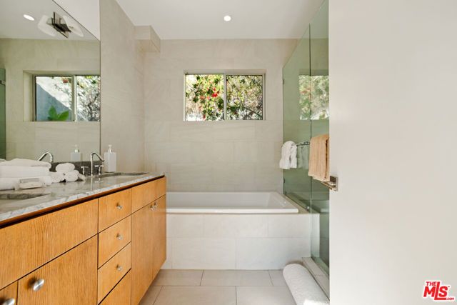 8469 FRANKLIN Avenue, West Hollywood, CA 90069
