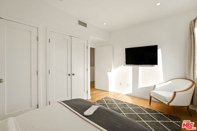 8469 FRANKLIN Avenue, West Hollywood, CA 90069