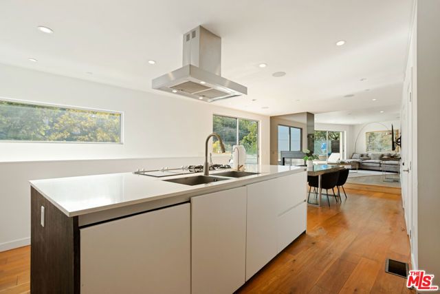 8469 FRANKLIN Avenue, West Hollywood, CA 90069