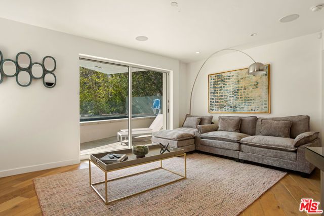 8469 FRANKLIN Avenue, West Hollywood, CA 90069