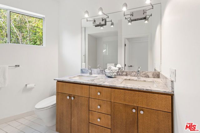 8469 FRANKLIN Avenue, West Hollywood, CA 90069