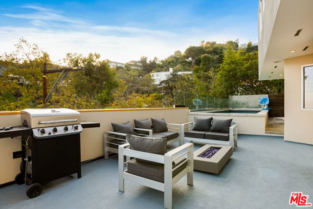 8469 FRANKLIN Avenue, West Hollywood, CA 90069