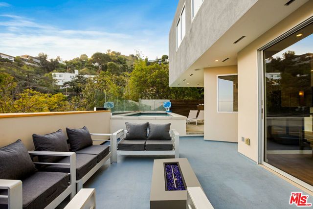 8469 FRANKLIN Avenue, West Hollywood, CA 90069