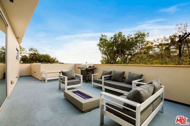 8469 FRANKLIN Avenue, West Hollywood, CA 90069
