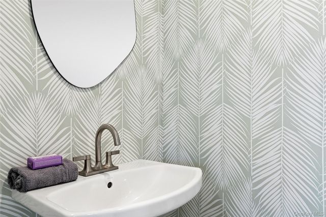 48 Watchogue Avenue, East Moriches, NY 11940