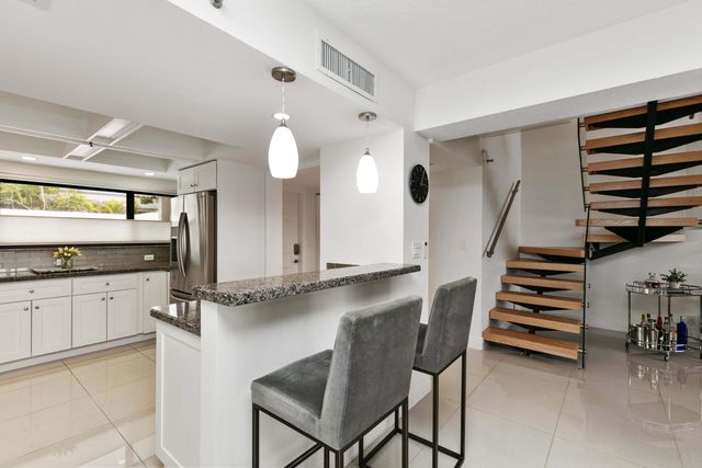 665 SE 21st Avenue 104, Deerfield Beach, FL 33441
