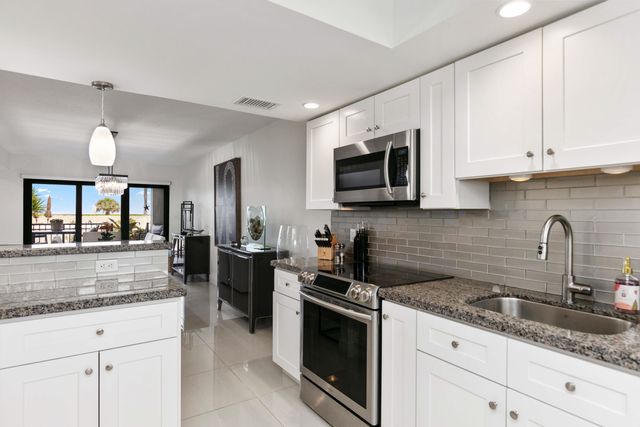 665 SE 21st Avenue 104, Deerfield Beach, FL 33441