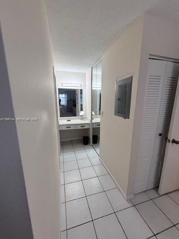301 174 2217, Sunny Isles Beach, FL 33160