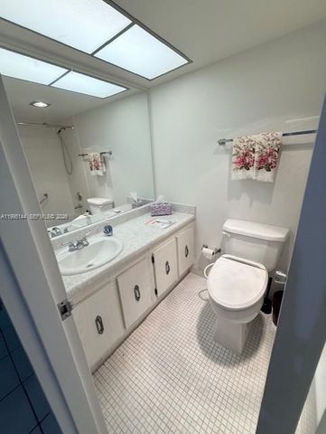 301 174 2217, Sunny Isles Beach, FL 33160