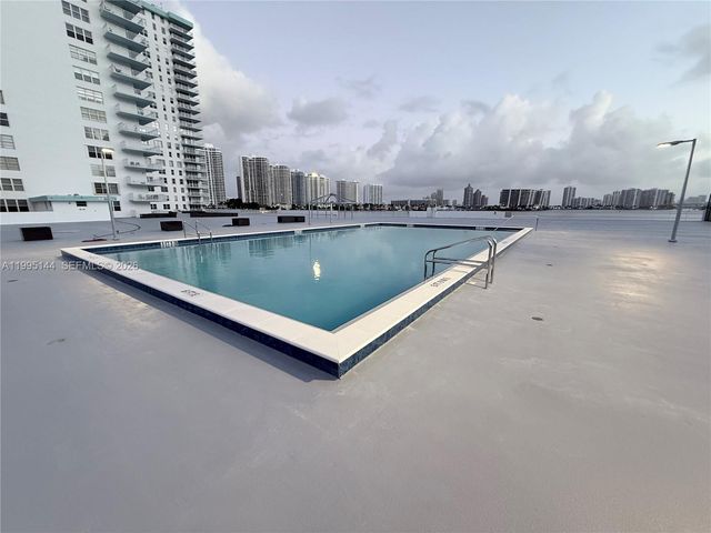 301 174 2217, Sunny Isles Beach, FL 33160