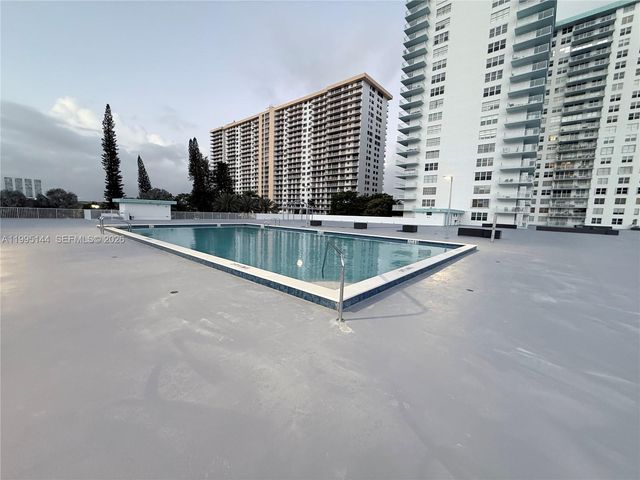 301 174 2217, Sunny Isles Beach, FL 33160