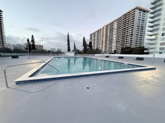 301 174 2217, Sunny Isles Beach, FL 33160