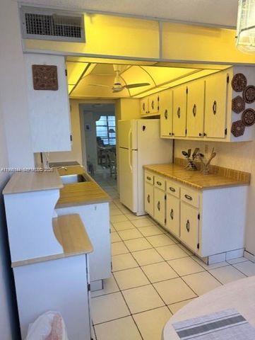 301 174 2217, Sunny Isles Beach, FL 33160