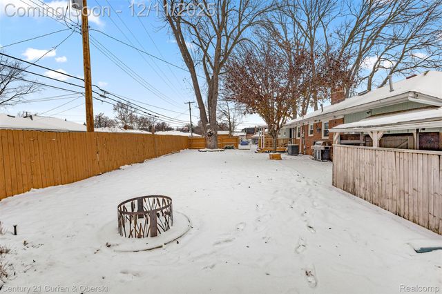 17271 Hamilton Avenue, Allen Park, MI 48101