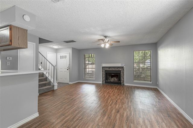 1228 Avenue O I, Huntsville, TX 77340