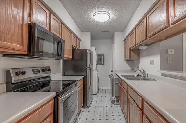 1228 Avenue O I, Huntsville, TX 77340