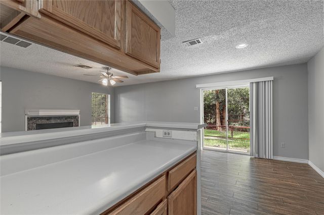 1228 Avenue O I, Huntsville, TX 77340