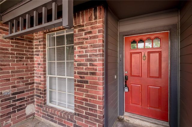 1228 Avenue O I, Huntsville, TX 77340