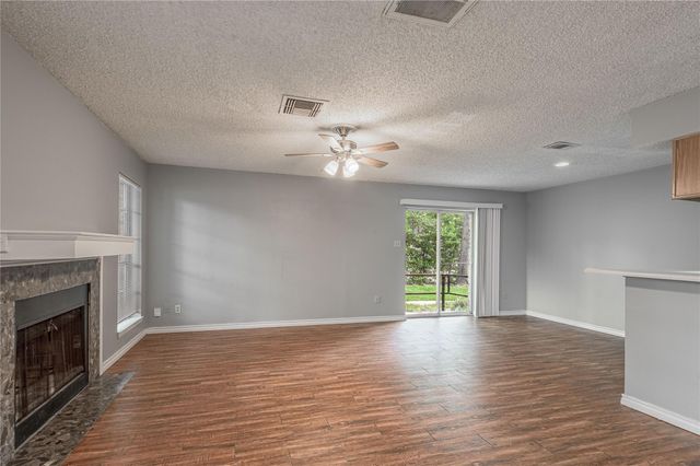 1228 Avenue O I, Huntsville, TX 77340