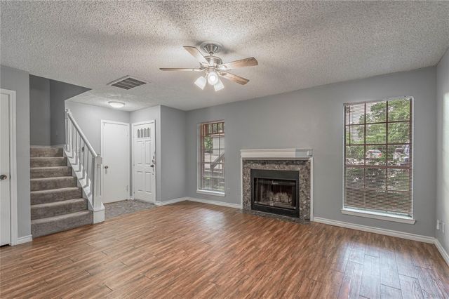 1228 Avenue O I, Huntsville, TX 77340