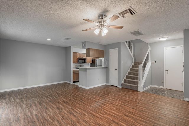 1228 Avenue O I, Huntsville, TX 77340