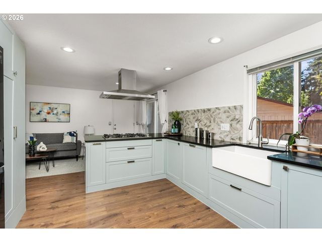 4725 Sw 207TH Ct, Beaverton, OR 97078