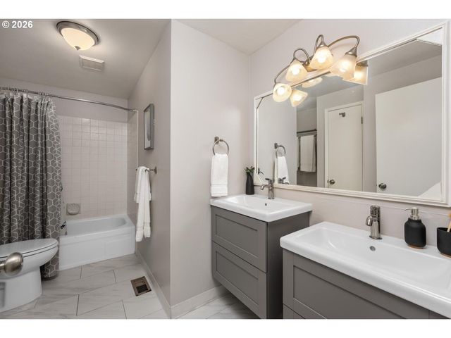 4725 Sw 207TH Ct, Beaverton, OR 97078
