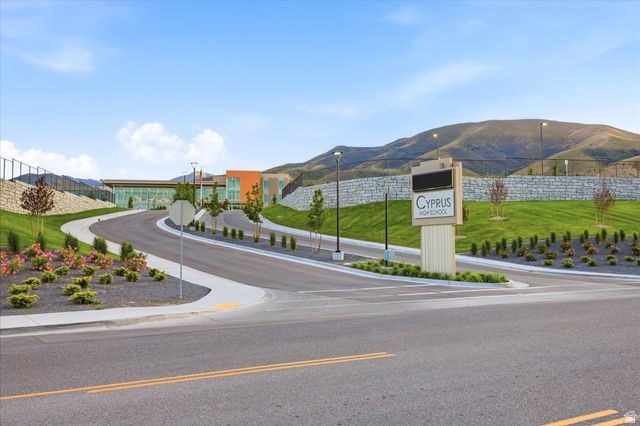 8584 W CORDERO DR, Magna, UT 84044