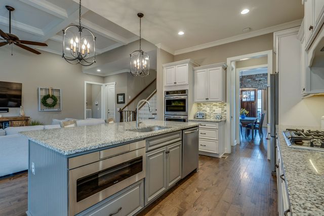 2683 Dunstan Place Dr, Thompsons Station, TN 37179