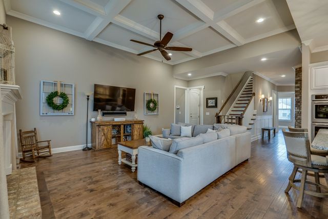 2683 Dunstan Place Dr, Thompsons Station, TN 37179