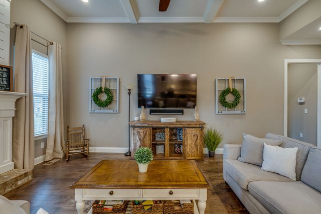 2683 Dunstan Place Dr, Thompsons Station, TN 37179