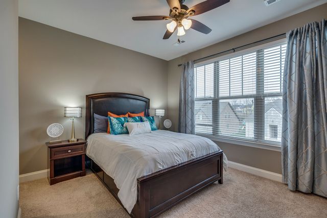 2683 Dunstan Place Dr, Thompsons Station, TN 37179