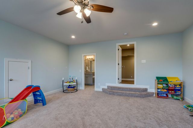 2683 Dunstan Place Dr, Thompsons Station, TN 37179