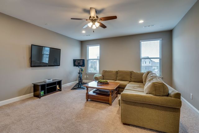 2683 Dunstan Place Dr, Thompsons Station, TN 37179