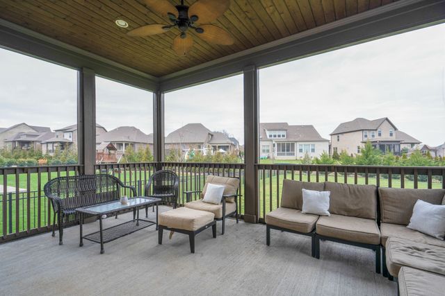 2683 Dunstan Place Dr, Thompsons Station, TN 37179