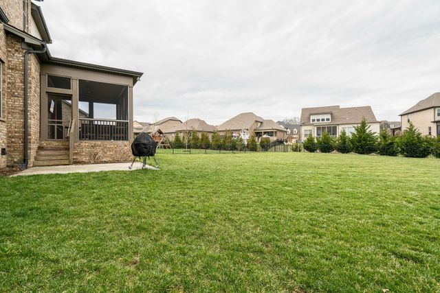 2683 Dunstan Place Dr, Thompsons Station, TN 37179