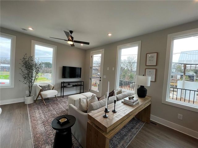 498 Burroughs Street SE 323, Atlanta, GA 30315