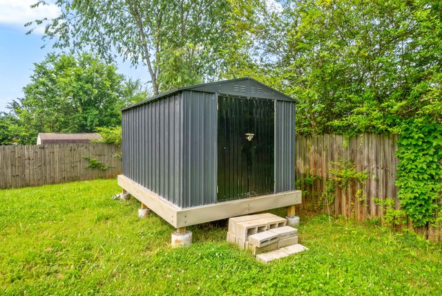 1507 Sunshine Dr, Clarksville, TN 37042