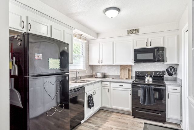 1507 Sunshine Dr, Clarksville, TN 37042