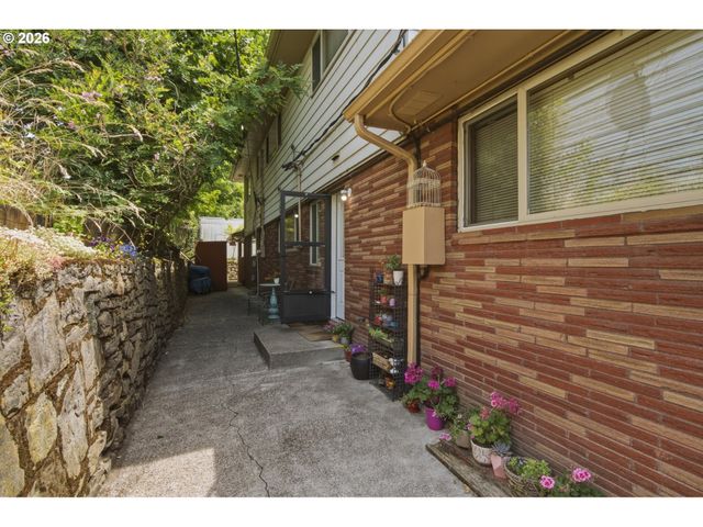 5707 Se DIVISION St Se, Portland, OR 97206