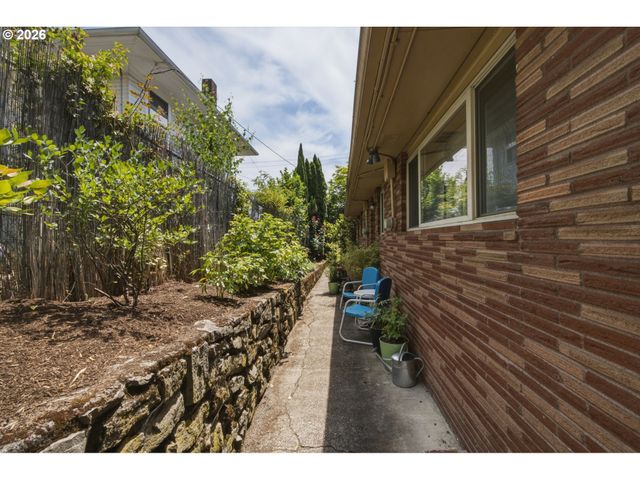 5707 Se DIVISION St Se, Portland, OR 97206