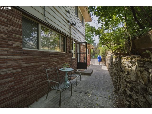 5707 Se DIVISION St Se, Portland, OR 97206